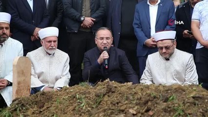 Bakan Bekir Bozdağ, maden şehidinin başında Kur'an-ı Kerim okudu