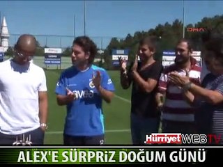 FENERBAHÇE'NİN KAPTANI ALEX 34. YAŞ GÜNÜNÜ KUTLADI