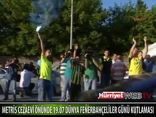FENERBAHÇELİ TARAFTARLAR BAŞKAN'I YALNIZ BIRAKMADI