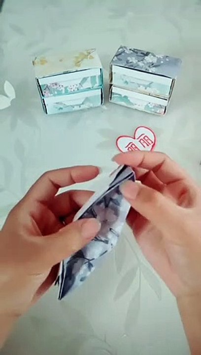 How to make a little desk from origami