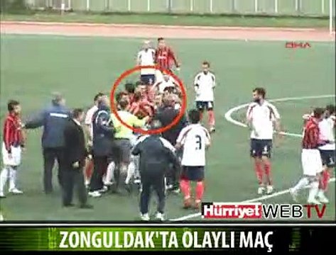 FUTBOLCU KAFA ATTI SAHA KARIŞTI