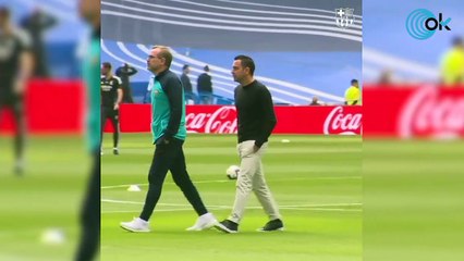 Xavi inspeccionó el césped del Bernabéu antes del Clásico