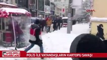 Taksim'de polis ile vatandaşların kartopu savaşı