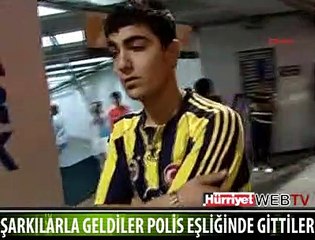 ŞARKILARLA GELDİLER, POLİS EŞLİĞİNDE GİTTİLER