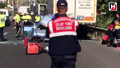 İkiz bebeklere hamile annenin de hayatını kaybettiği feci kaza kamerada