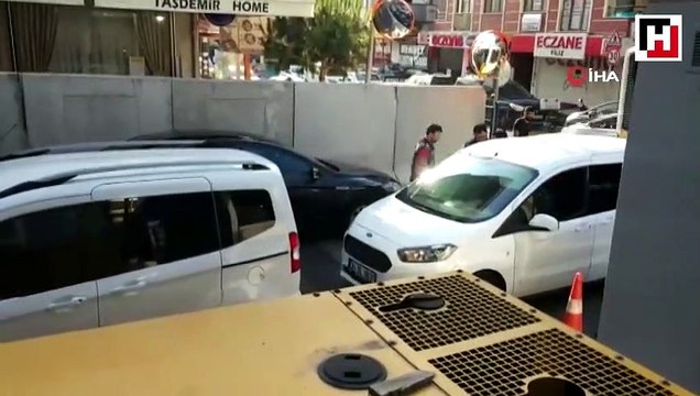 Seyir halindeki motosiklette kız arkadaşının üzerinden atlayan maganda yakalandı
