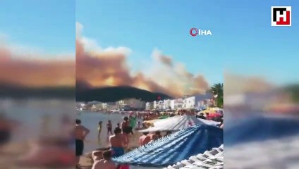 İzmir'de yazlık sitelerin yanında yangın çıktı