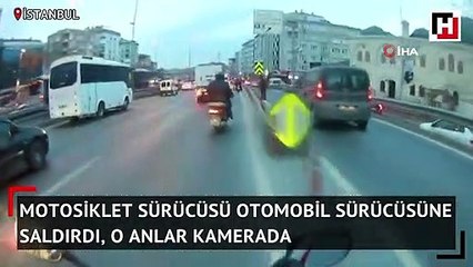 Motosiklet sürücüsü otomobil sürücüsüne saldırdı