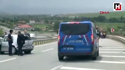 Kırıkkale'de otomobil minibüse çarptı