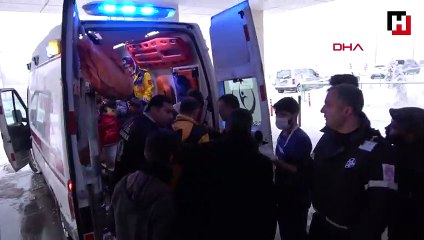 Öğrencileri taşıyan servis minibüsü şarampole devrildi