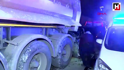 Otomobil hafriyat kamyonuna çarptı