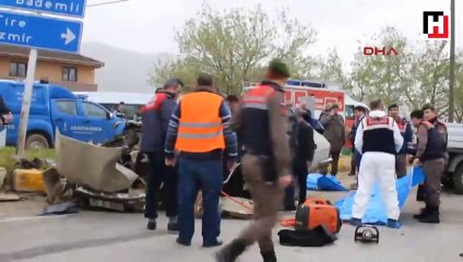 Otomobille kamyonet çarpıştı: 3 ölü, 1 yaralı