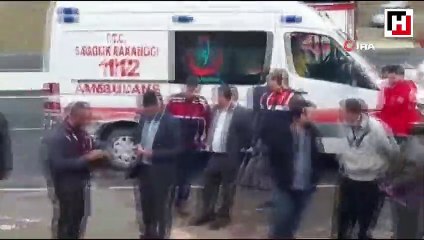 Hurdaya dönen otomobilden sağ kurtuldular