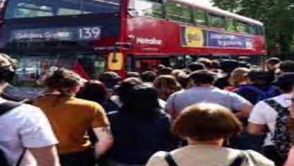 بريطانيا تطيح برئيسة وزرائها بعد شهر واحد من تولى منصبها فما القصة ؟