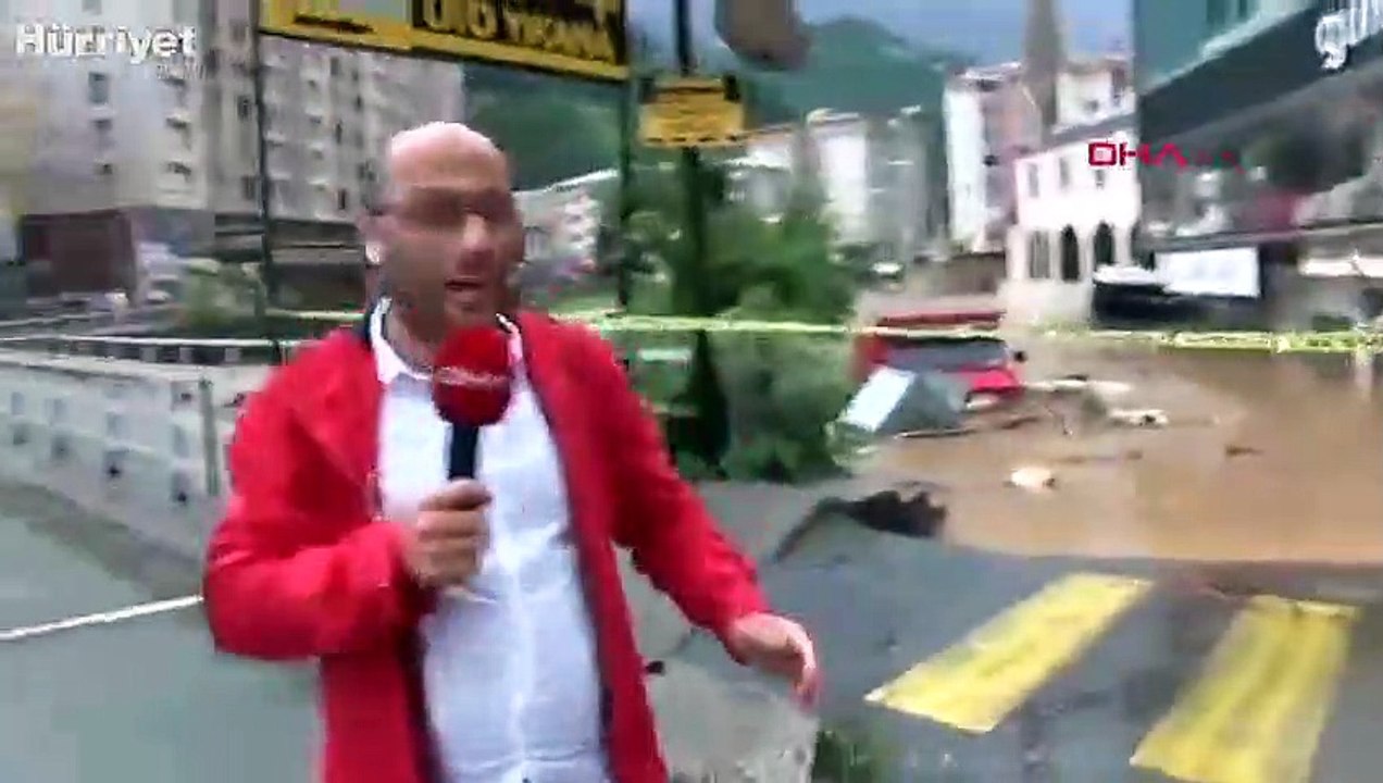 Rize'nin Çayeli ilçesini sel vurdu Araçlar sürüklendi, insanlar mahsur kaldı