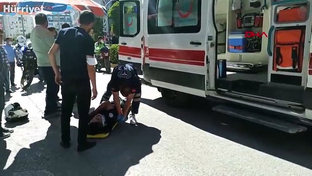 Kaza yapan Yunus polisini, şemsiyeyle güneşten korudu