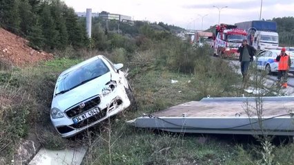 Su kanalına devrilen otomobildeki çocuk yaralandı