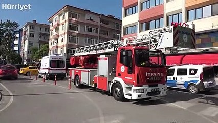 Binanın çatısından intihar etme girişimi kameralara yansıdı