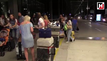 İngiliz turistler ülkelerine dönüyor