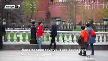 Kızıl Meydan'da Türk bayrağı ile dolaşıp Rusların tepkisini ölçtü