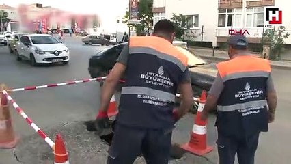 Üsküdar'da yol çöktü