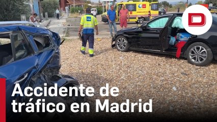 Accidente de tráfico con dos turismos implicados y un camión en Madrid