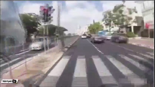 Sürücünün kamerası çarptığı araçtan çıktı