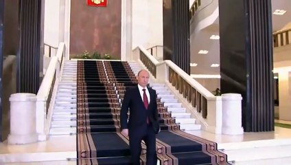 Putin’in sağ kolu niye oynamıyor