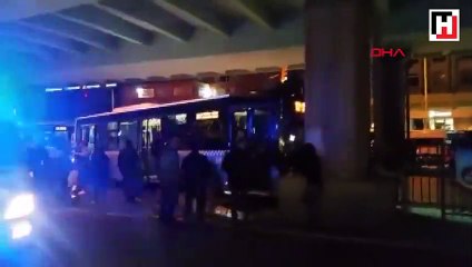 Mecidiyeköy'de halk otobüsü köprü ayağına çarptı