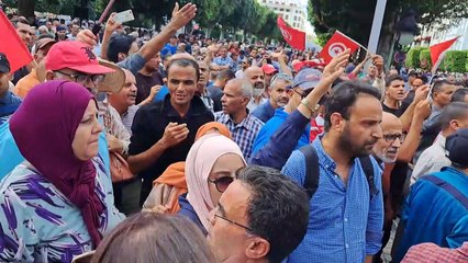 Tunisia, proteste contro il governo di Saied