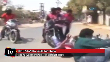 Motosiklet röportaj yapan muhabire çarptı