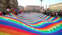 Milano, manifestazione per la pace e sit-in piazza Duomo