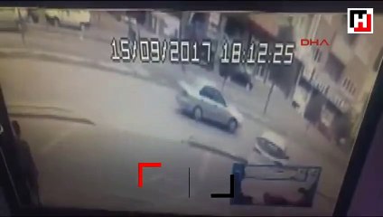 Otomobilin yayaya çarpma anı kamerada