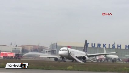 Yolcuların yanan uçaktan tahliye anı