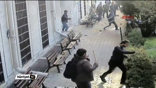 İstanbul Üniversitesi'nde öğrenci kavgası kamerada