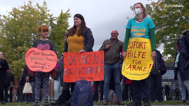 Немцы требуют от властей поддержать малоимущих