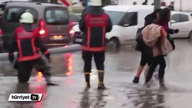 Deniz, Kadıköy- Pendik arası sahil yolunu yuttu