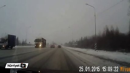 Otomobil bomba gibi patladı