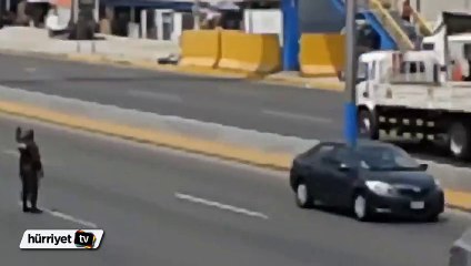 Trafik polisi küçük köpeğin hayatını kurtardı