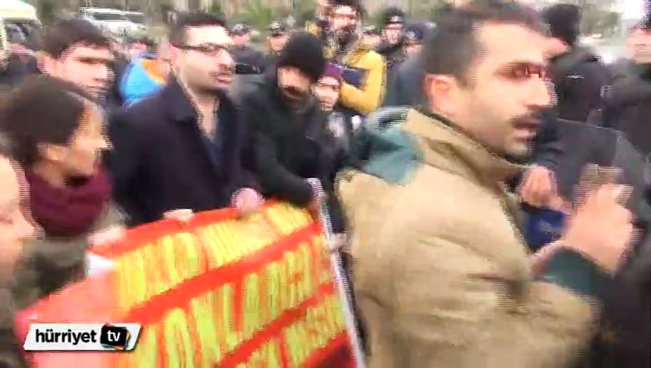 İstanbul Emniyet Müdürlüğü önünde polis müdahalesi