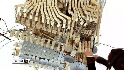 Büyülü müzik makinası internetin yeni fenomeni