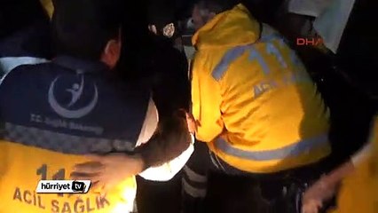 Otomobil ile zırhlı polis aracı çarpıştı: 3'ü polis 6 yaralı