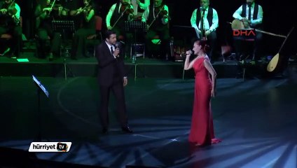 Türkiye'nin yıldızları çocuklar için aynı sahneyi paylaştı