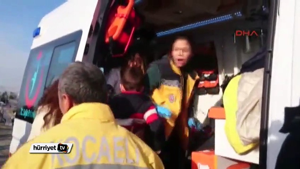 Kocaeli'de öğrenci servisi devrildi