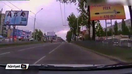 Panikleyen yaya yere kapaklandı