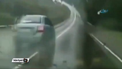 Kaygan yolda sollama ölümle bitti