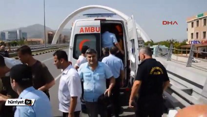 Manisa'da polis aracı takla attı: 2 yaralı
