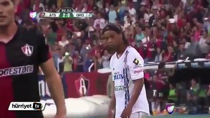 Ronaldinho 'dan yine harika bir vuruş