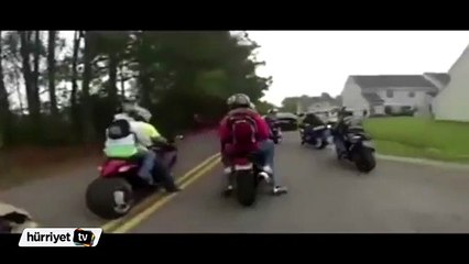 Talihsiz kız motosikletin tekerine sıkıştı