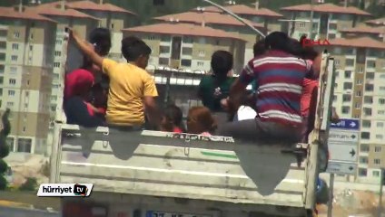 Kamyonet kasasında tehlikeli yolculuk